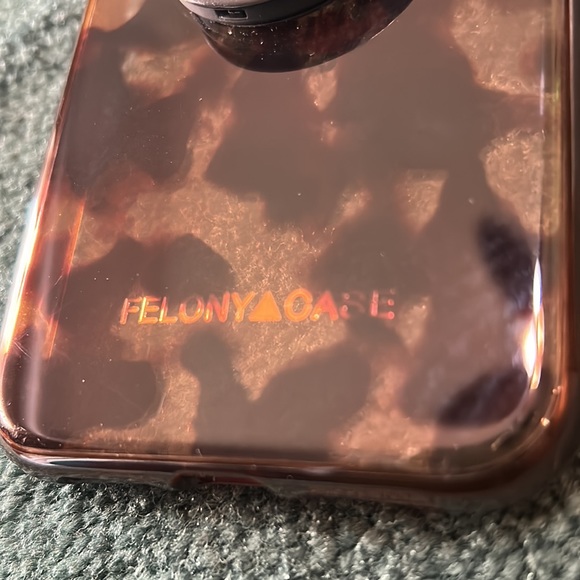 Felony Case iPhone 11 tortoise phone case with attached black pop socket - Picture 2 of 7